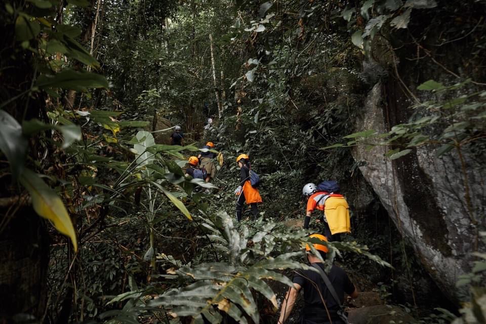 Hiking Núi Bà Đen - Hang Sói