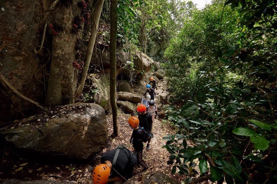 Hiking Núi Bà Đen - Hang Sói