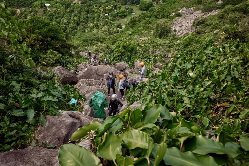 Hiking Núi Bà Đen - Hang Sói