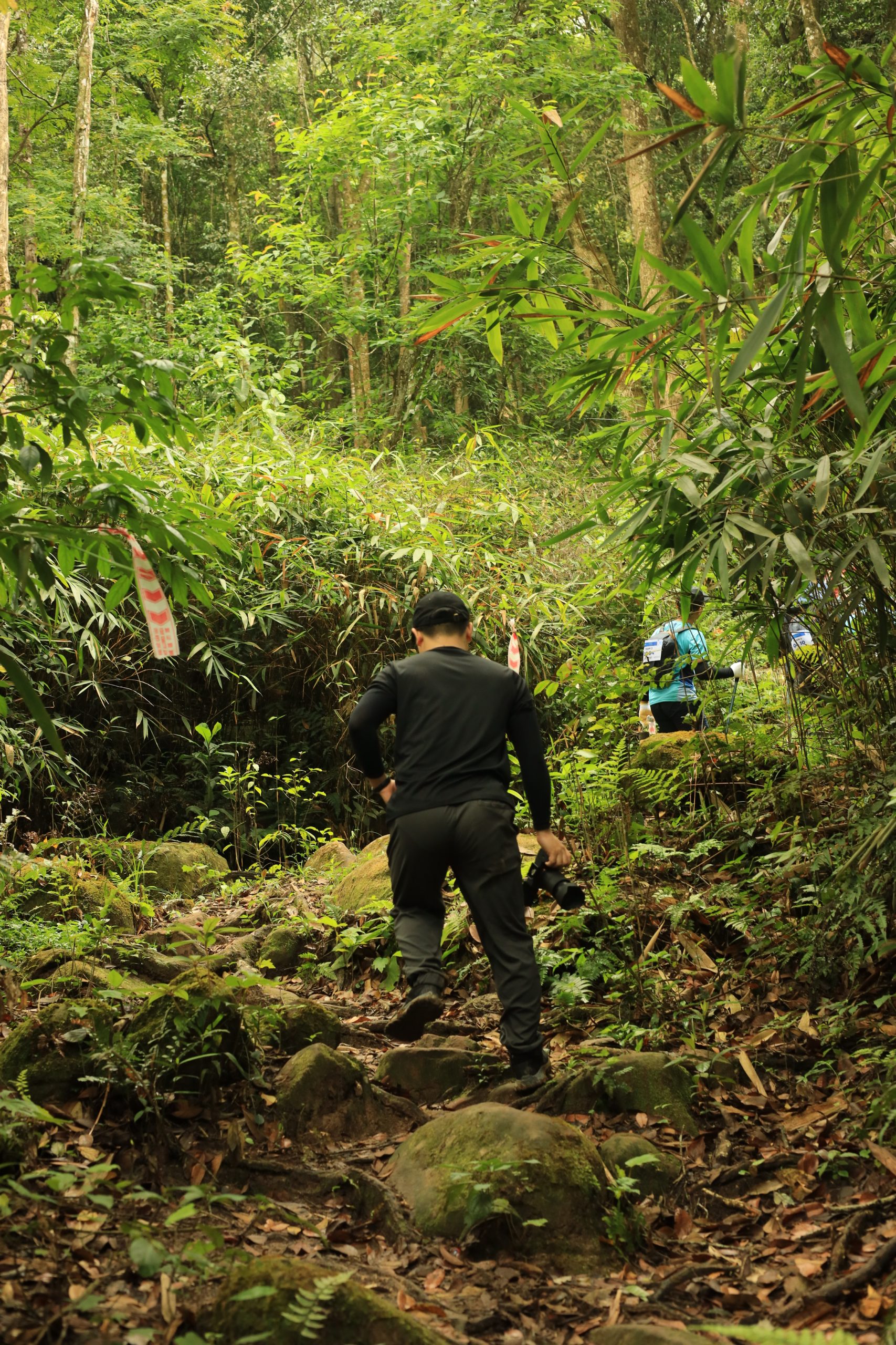 trekking pha luông hang sói