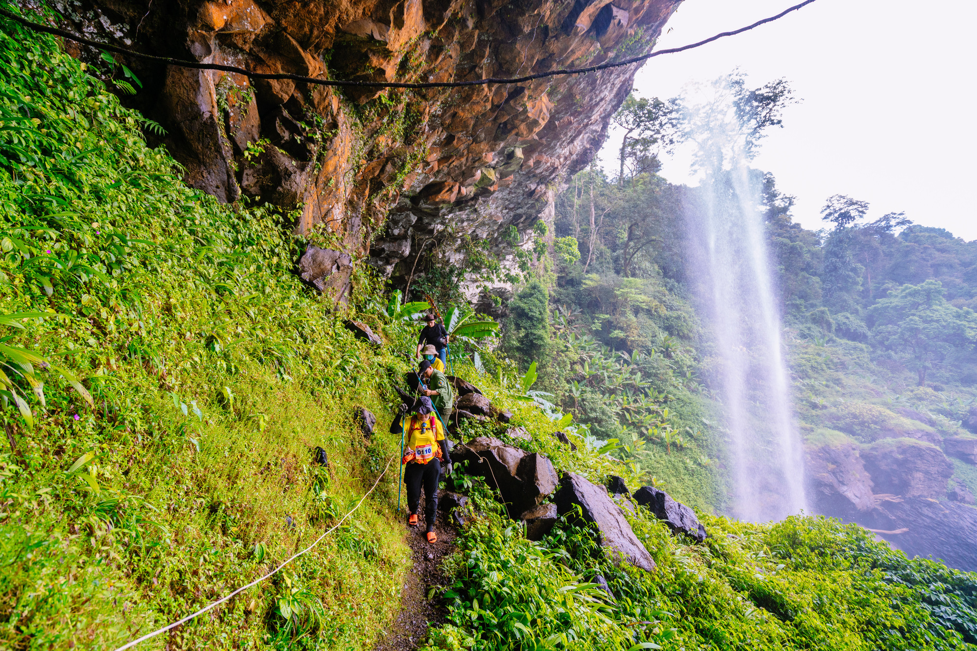 Trekking thác K50 Hang Sói