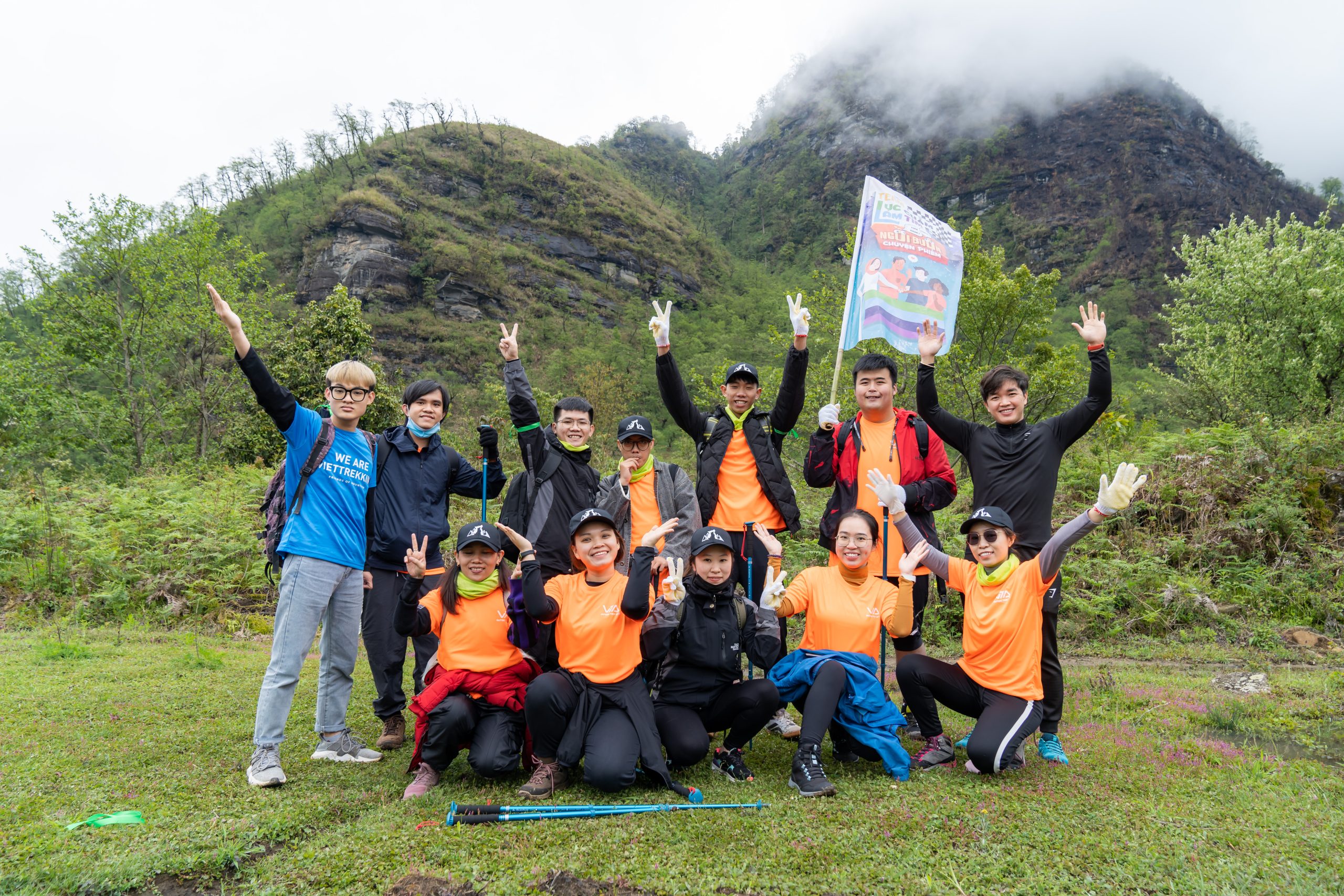 trekking Lảo Thẩn Hang Sói