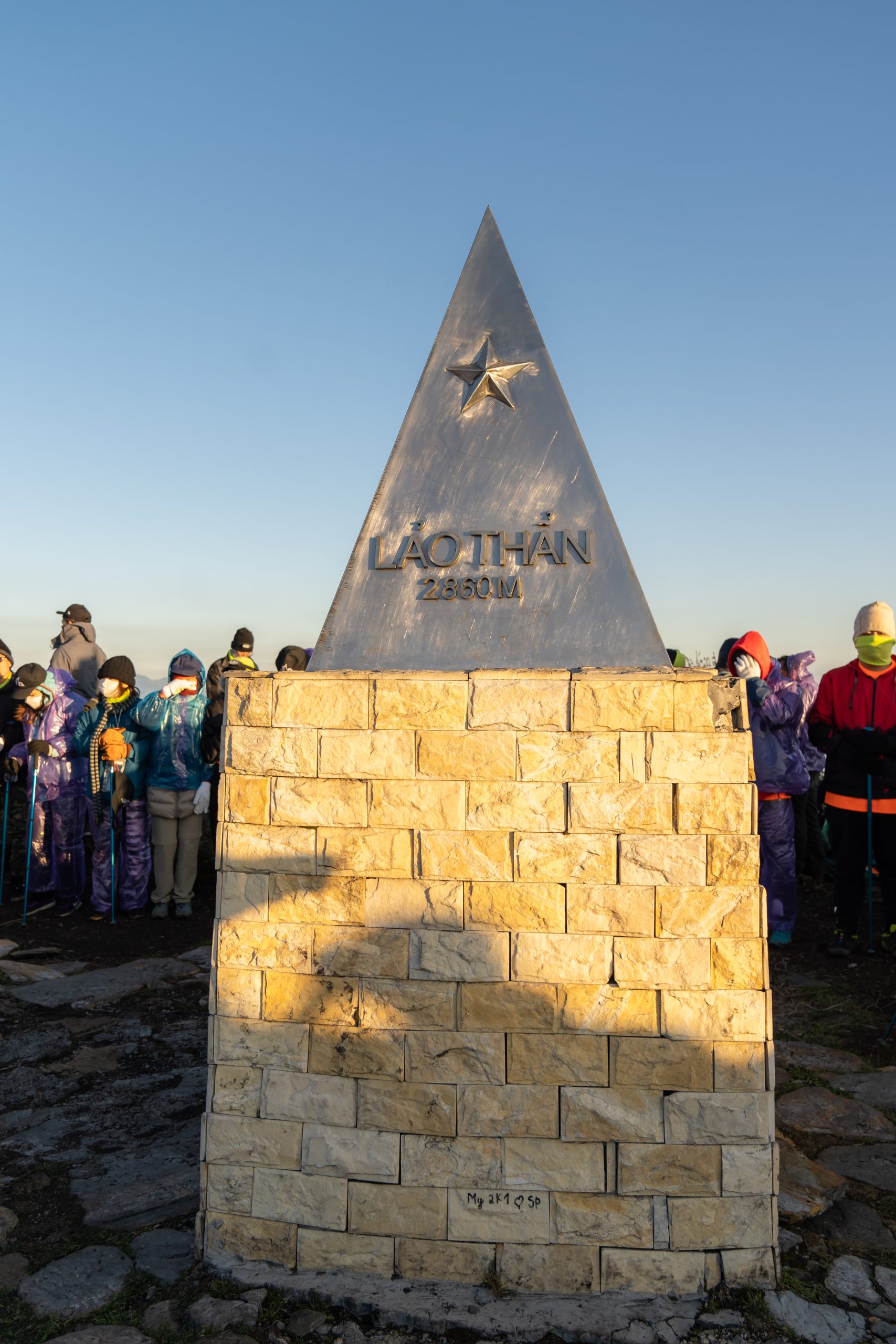 trekking Lảo Thẩn Hang Sói